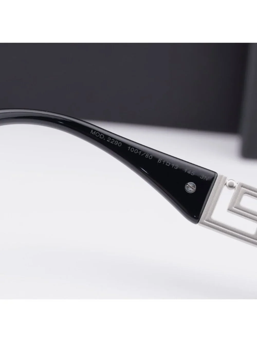 Versace model ve2290